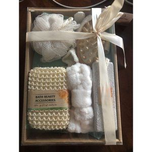 Essential Design 6 piece Bath and Beauty Accessory Set